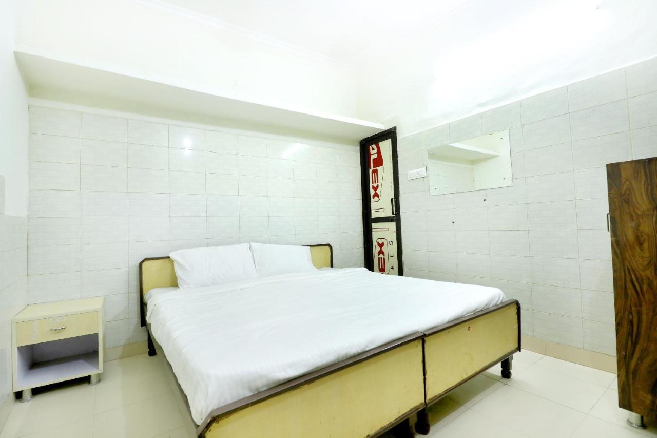 Spot On 44679 Hotel Samrat Sohana Exterior foto