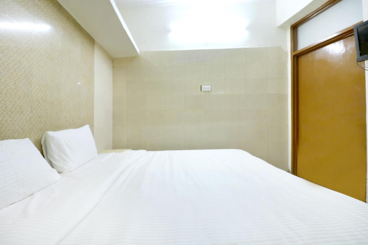 Spot On 44679 Hotel Samrat Sohana Exterior foto