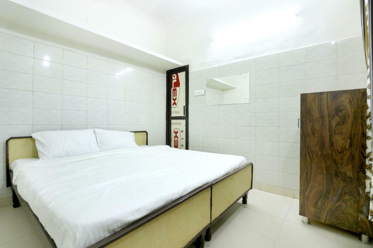 Spot On 44679 Hotel Samrat Sohana Exterior foto