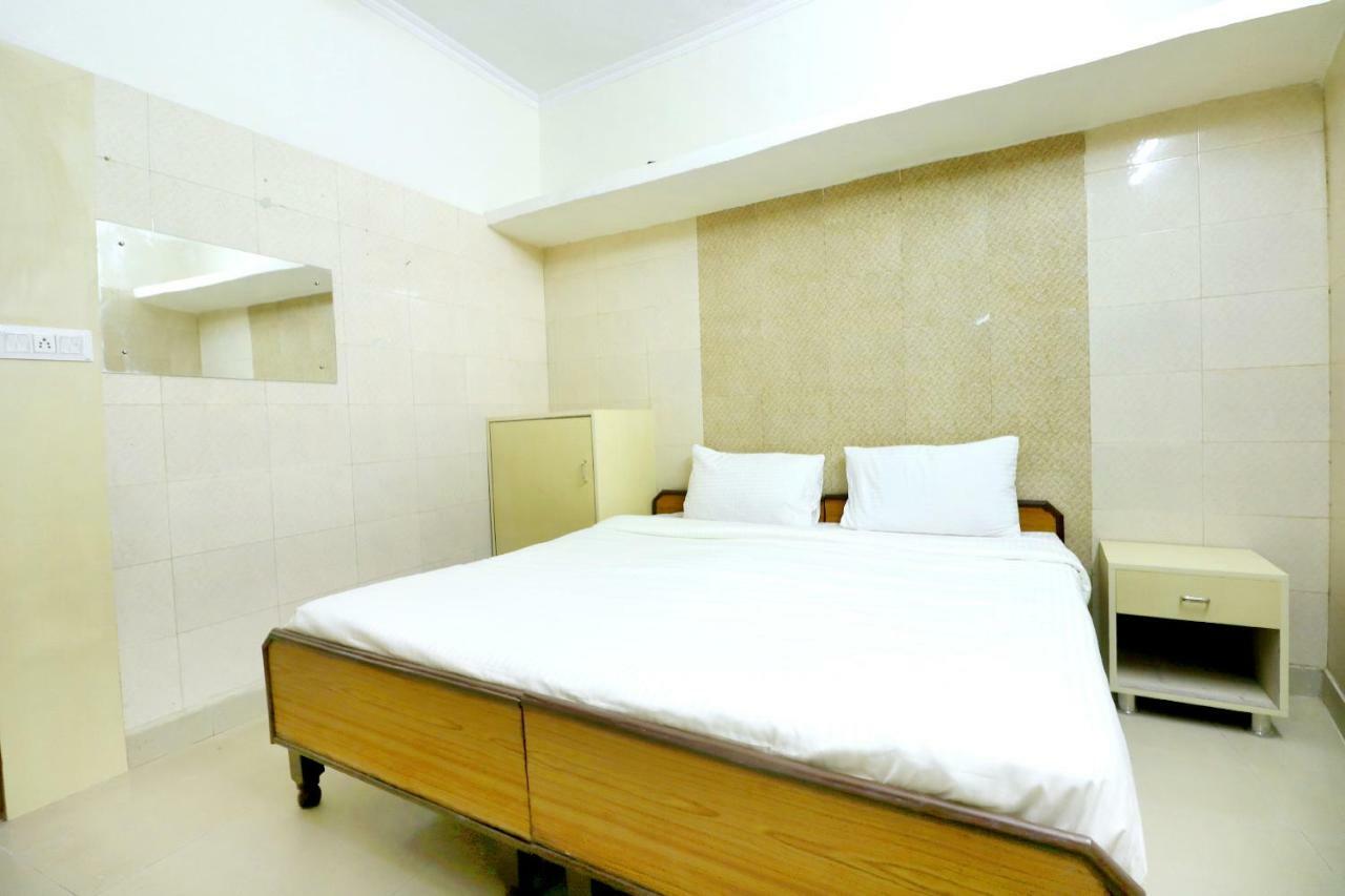 Spot On 44679 Hotel Samrat Sohana Exterior foto
