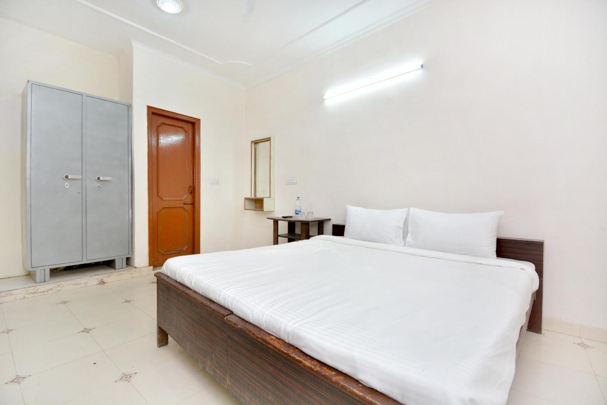 Spot On 44679 Hotel Samrat Sohana Exterior foto