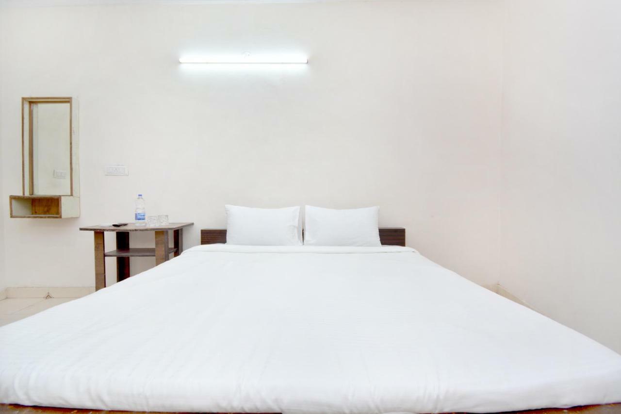 Spot On 44679 Hotel Samrat Sohana Exterior foto