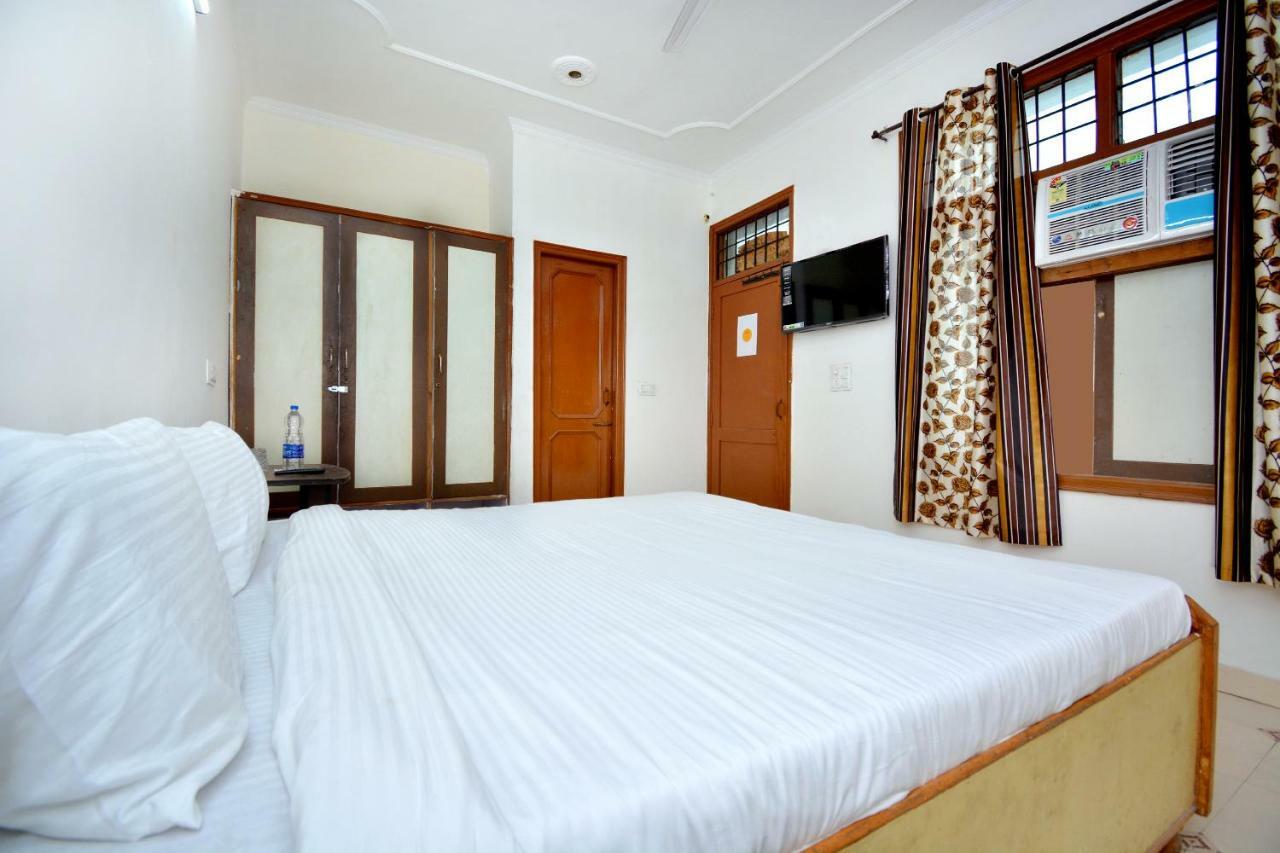 Spot On 44679 Hotel Samrat Sohana Exterior foto