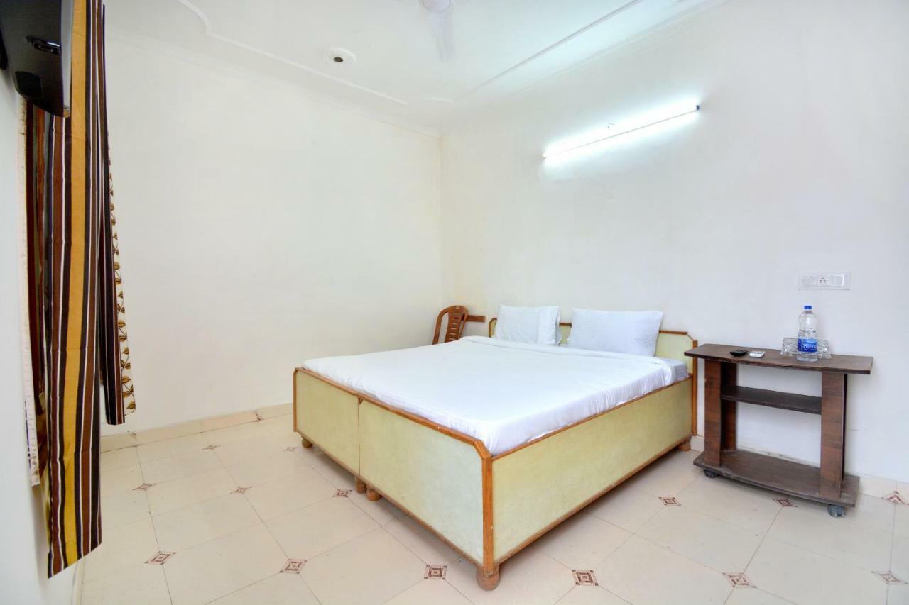 Spot On 44679 Hotel Samrat Sohana Exterior foto