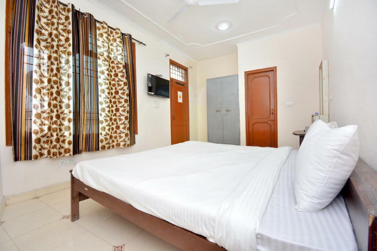 Spot On 44679 Hotel Samrat Sohana Exterior foto