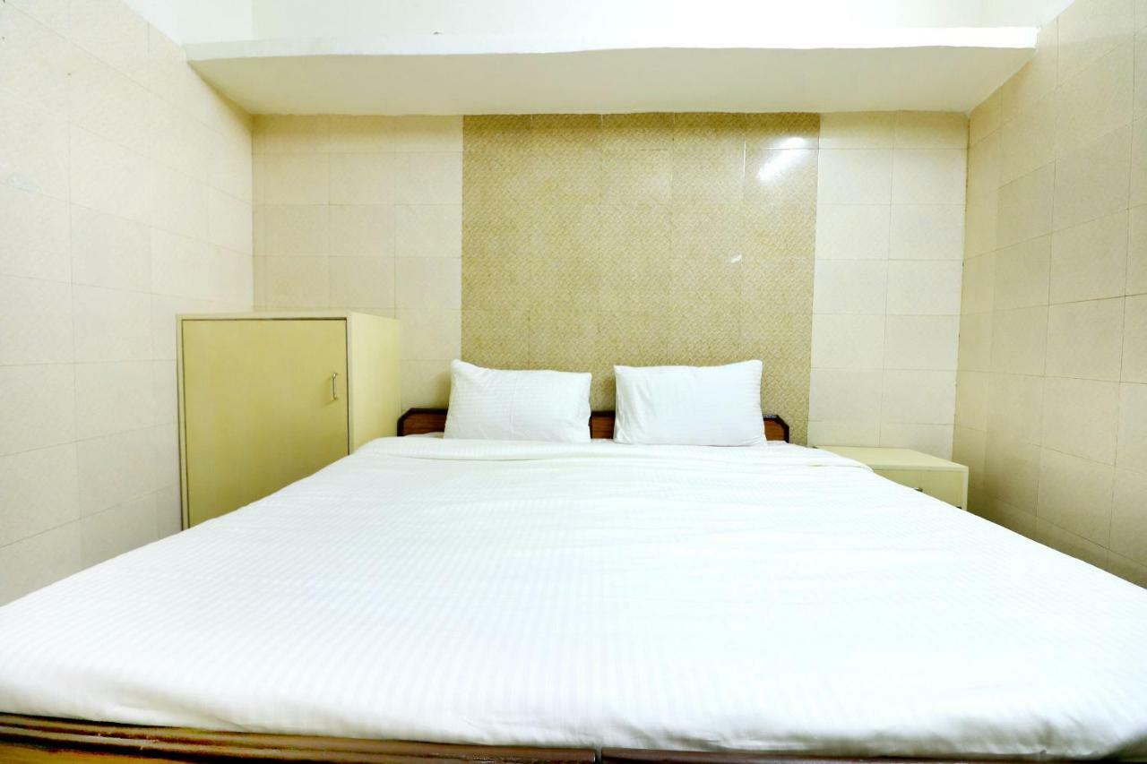 Spot On 44679 Hotel Samrat Sohana Exterior foto